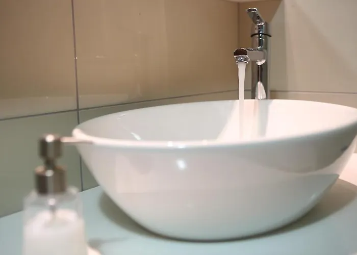 Reyhan 3* קרבורון