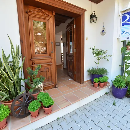 Reyhan Couette-café 3*