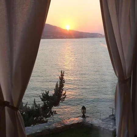 Reyhan Couette-café